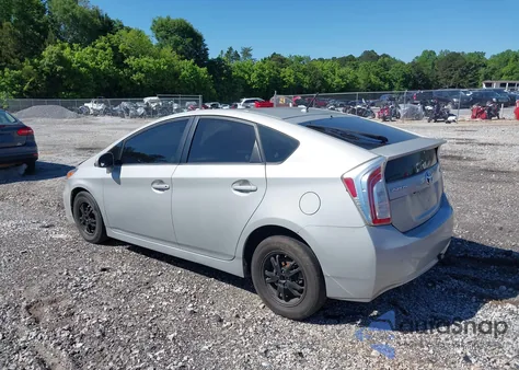 2015 Toyota Prius Two z USA, uszkodzony, nr VIN JTDKN3DU0F0417331
